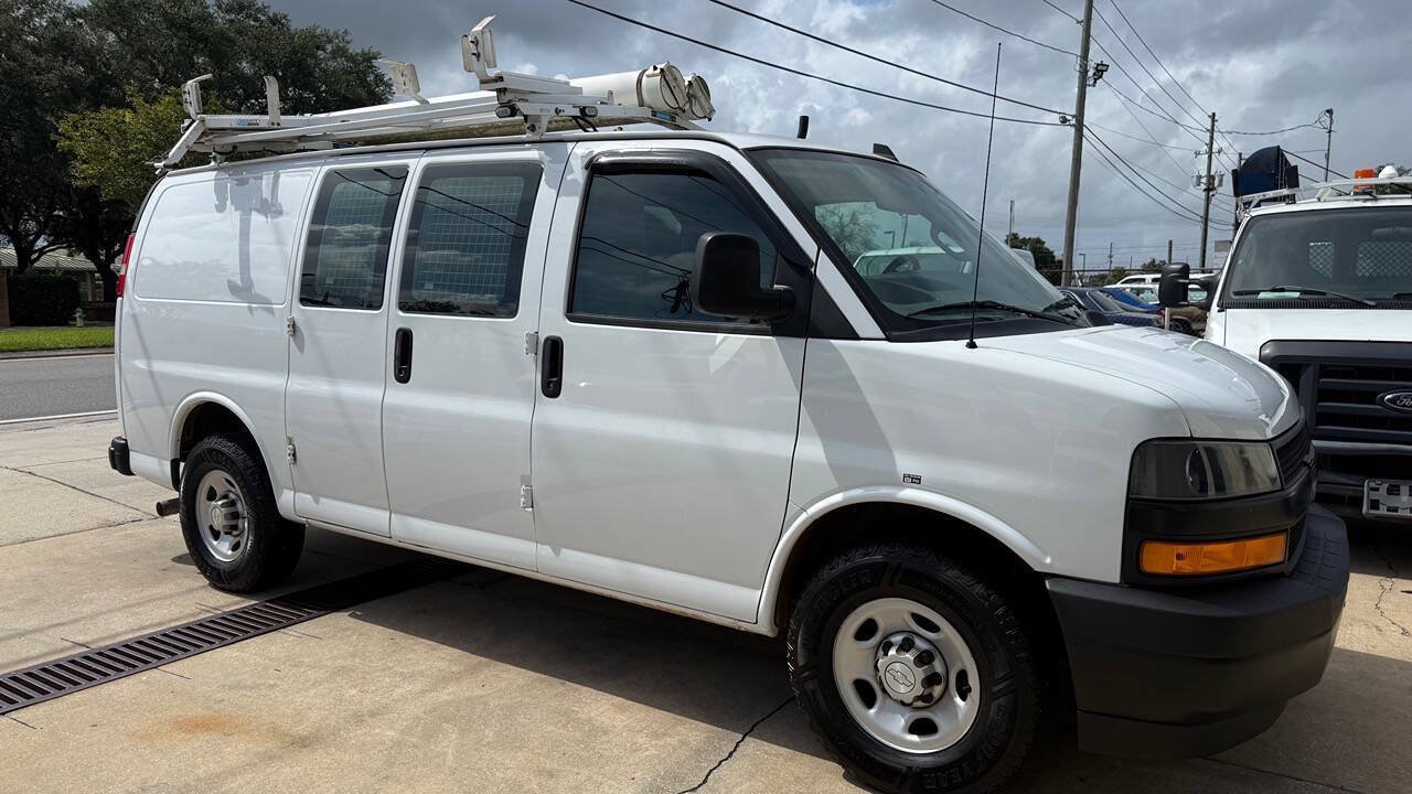 Used 2018 Chevrolet Express 2500 w/ Driver Convenience Package RWD image 7