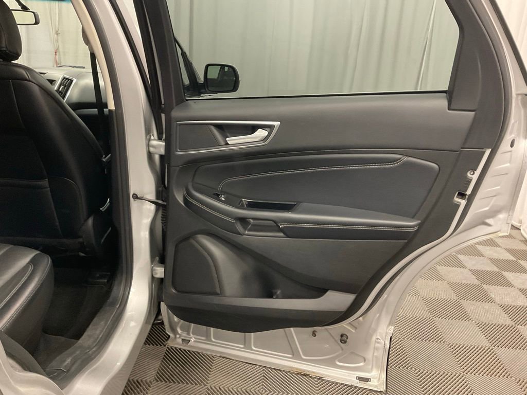 Used 2018 Ford Edge Titanium FWD image 28