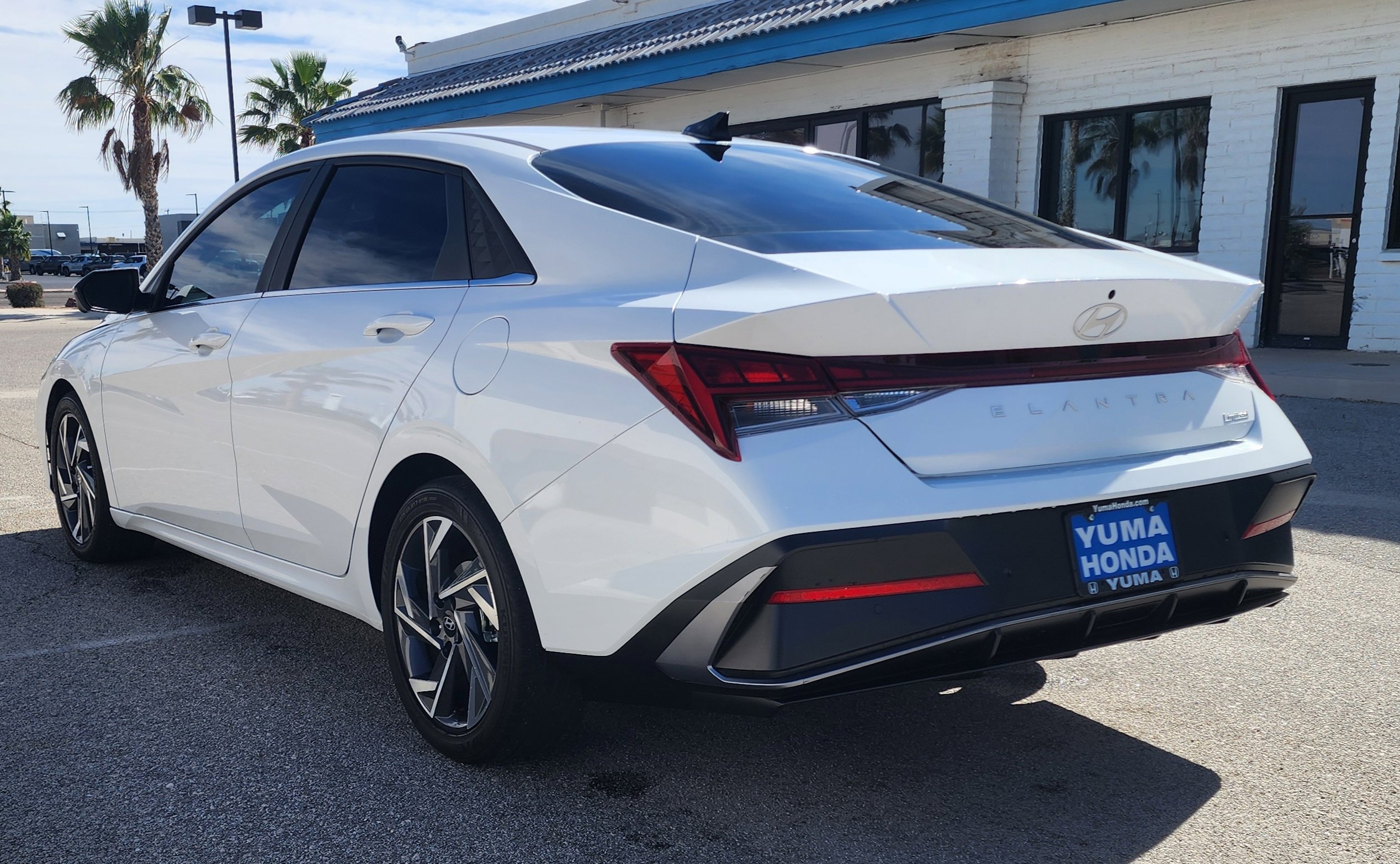 Used 2024 Hyundai Elantra Limited FWD image 7