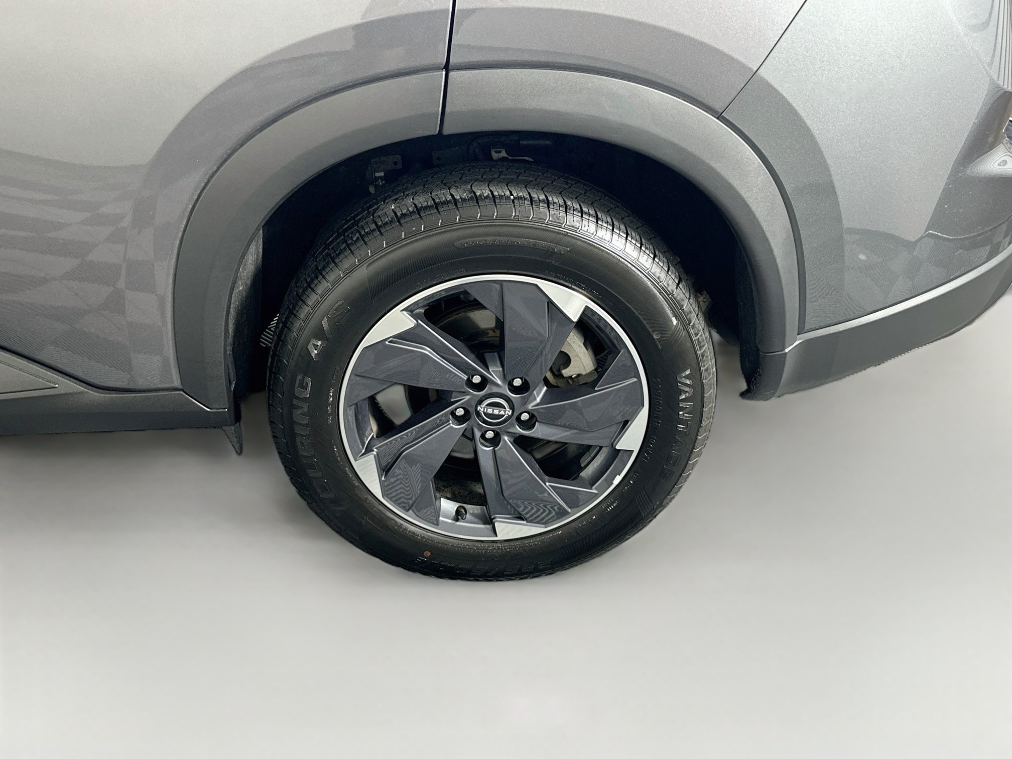 Used 2025 Nissan Rogue SV FWD image 11