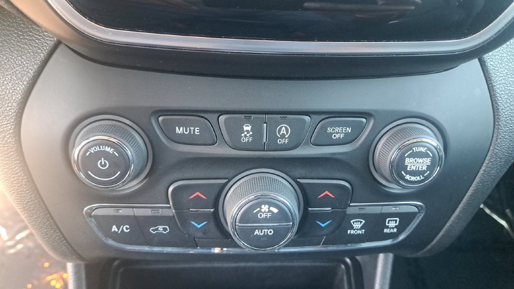 Used 2019 Jeep Cherokee Limited AWD/4WD image 33