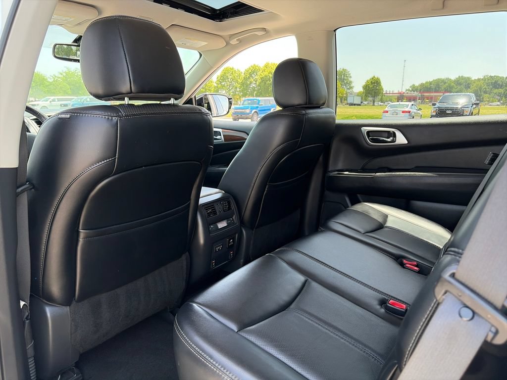 Used 2017 Nissan Pathfinder Platinum w/ Cargo Package AWD/4WD image 28