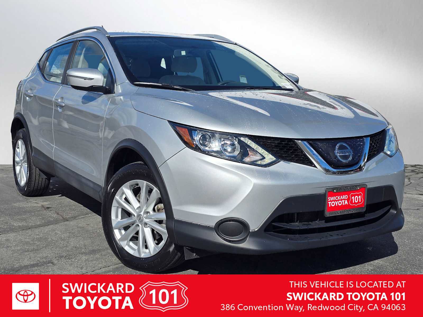 Used 2018 Nissan Rogue Sport SV image 1