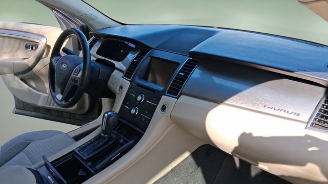 Used 2013 Ford Taurus SEL image 19