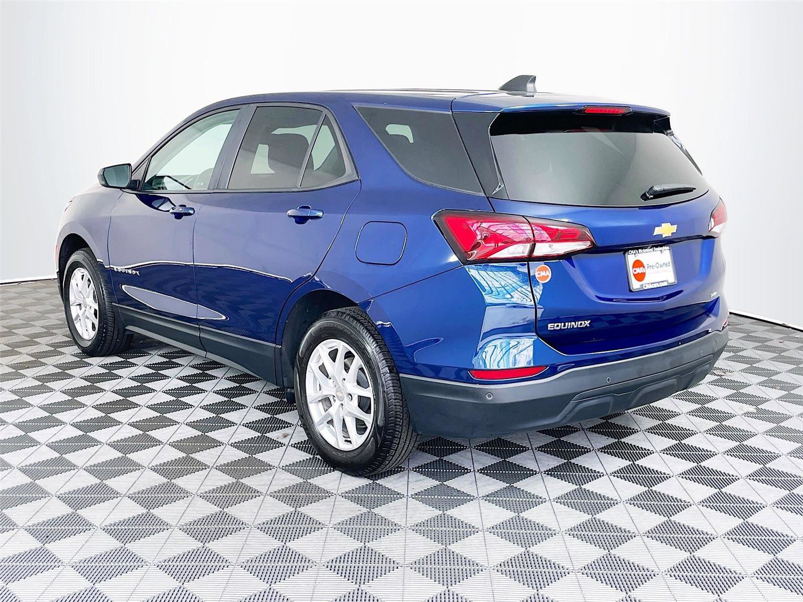 Used 2023 Chevrolet Equinox LS w/ LS Convenience Package image 6