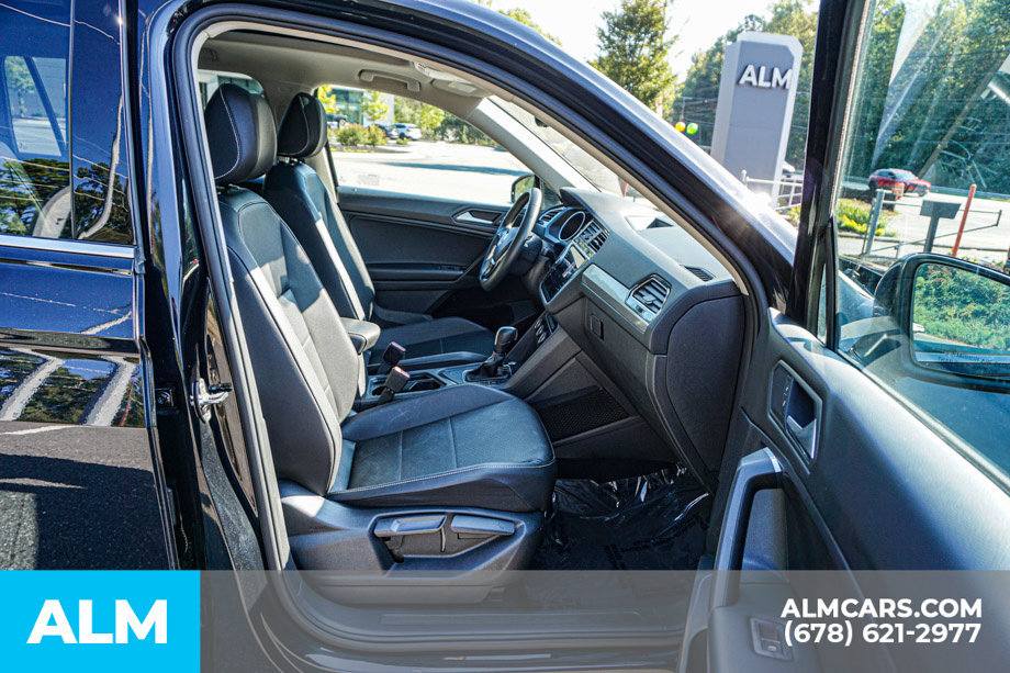 Used 2021 Volkswagen Tiguan SE w/ Panoramic Sunroof Package FWD image 24