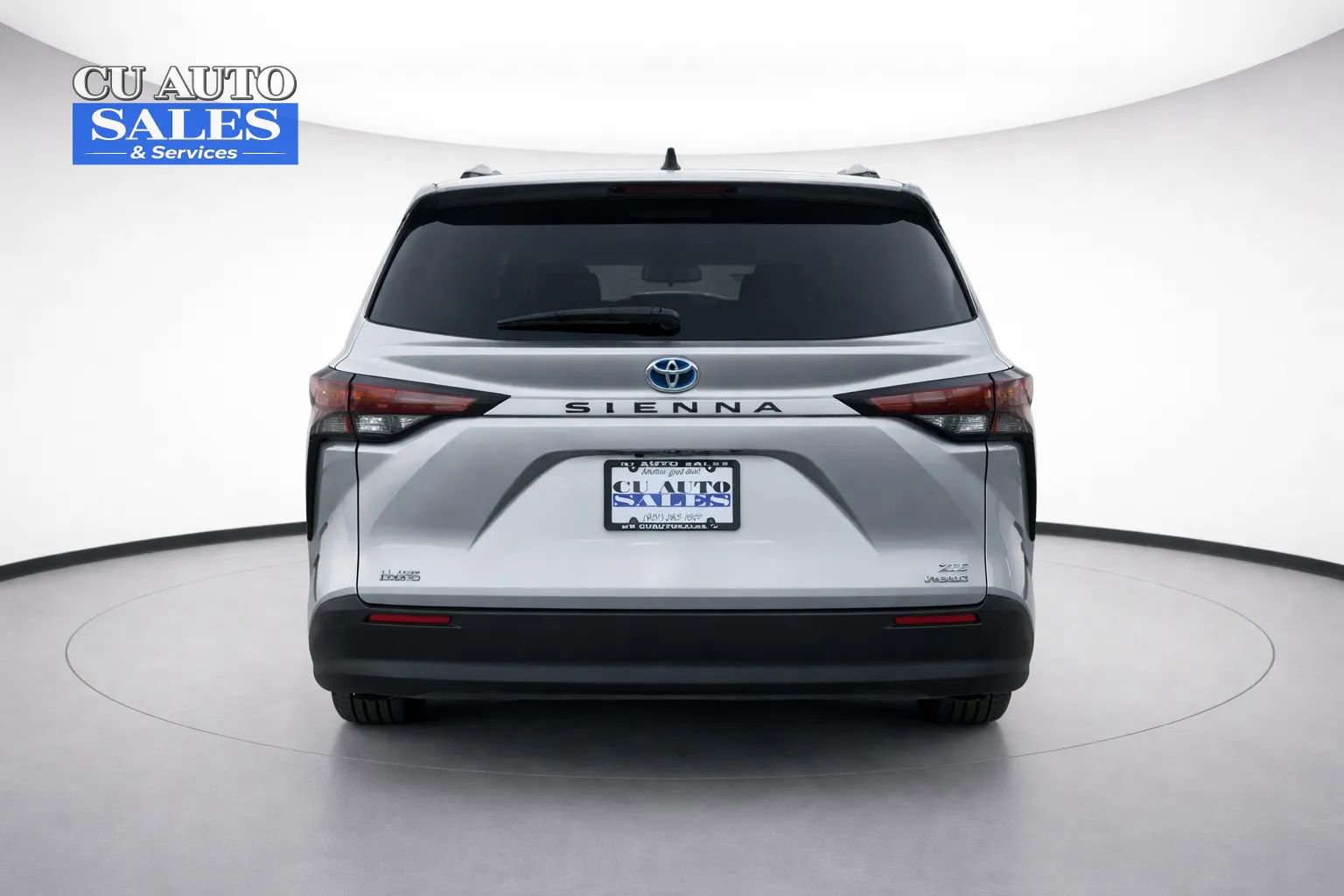 Used 2024 Toyota Sienna XLE image 6