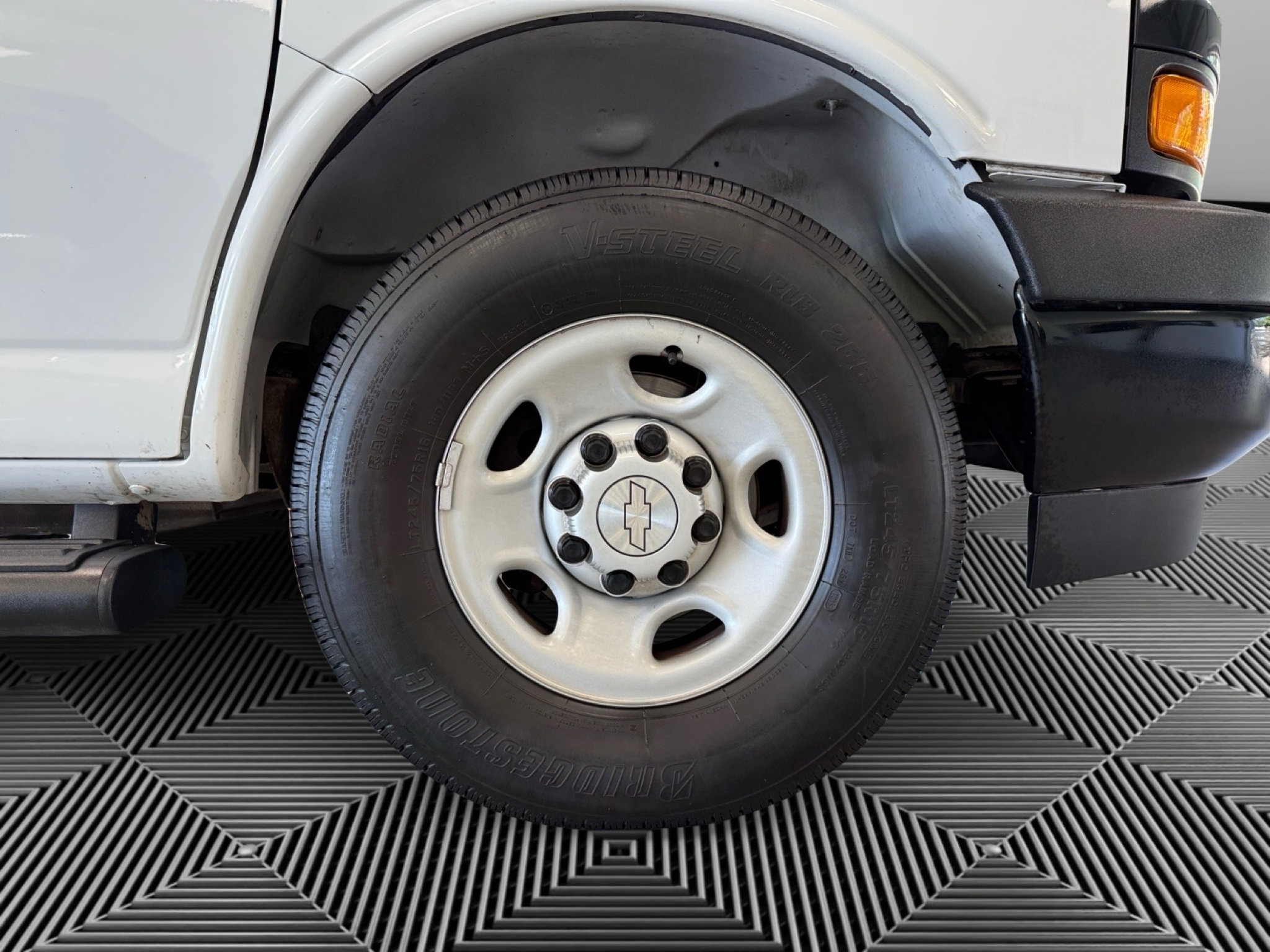Used 2019 Chevrolet Express 2500 RWD image 10