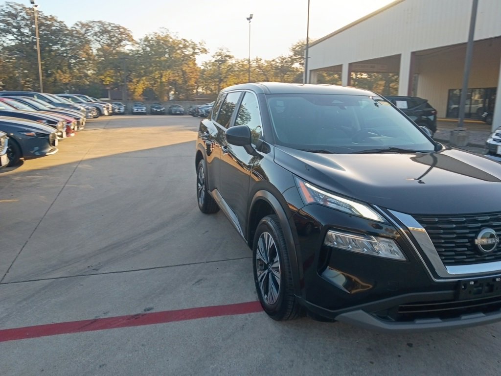 Used 2023 Nissan Rogue SV image 6