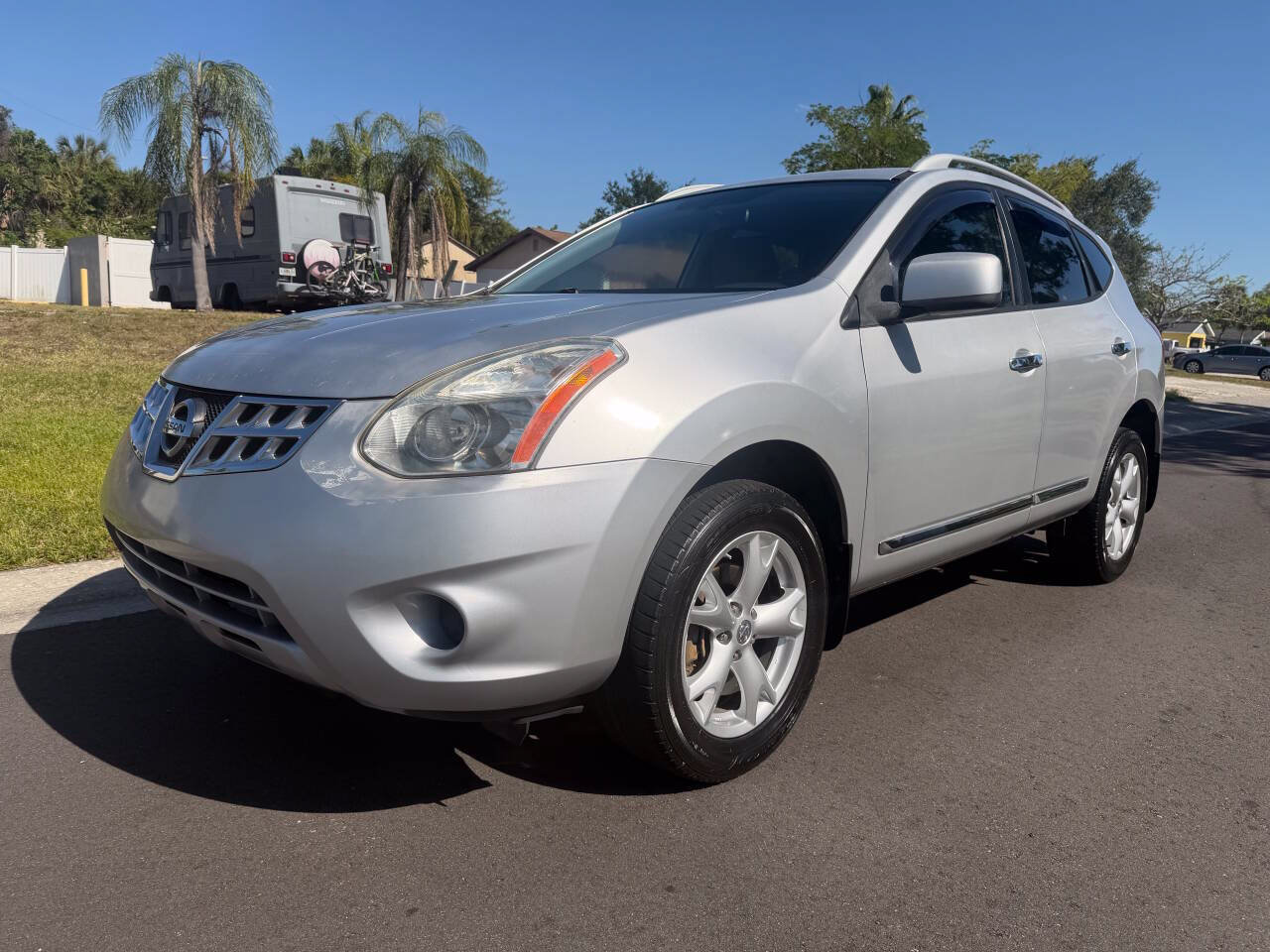 Used 2011 Nissan Rogue SV FWD image 1