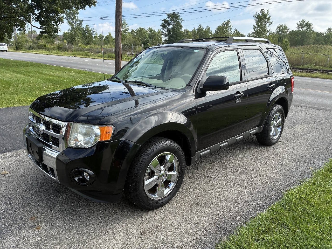 Used 2011 Ford Escape Limited w/ 302A Rapid Spec Order Code AWD/4WD image 2