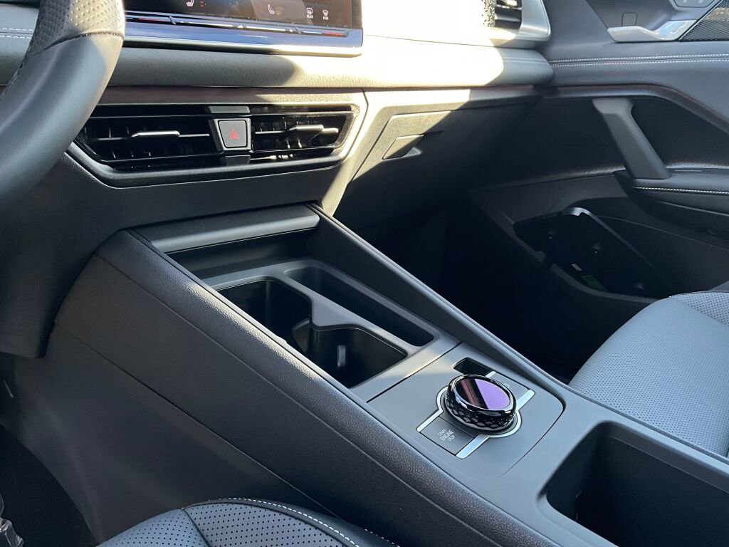 New 2025 Volkswagen Tiguan SE R-Line image 18