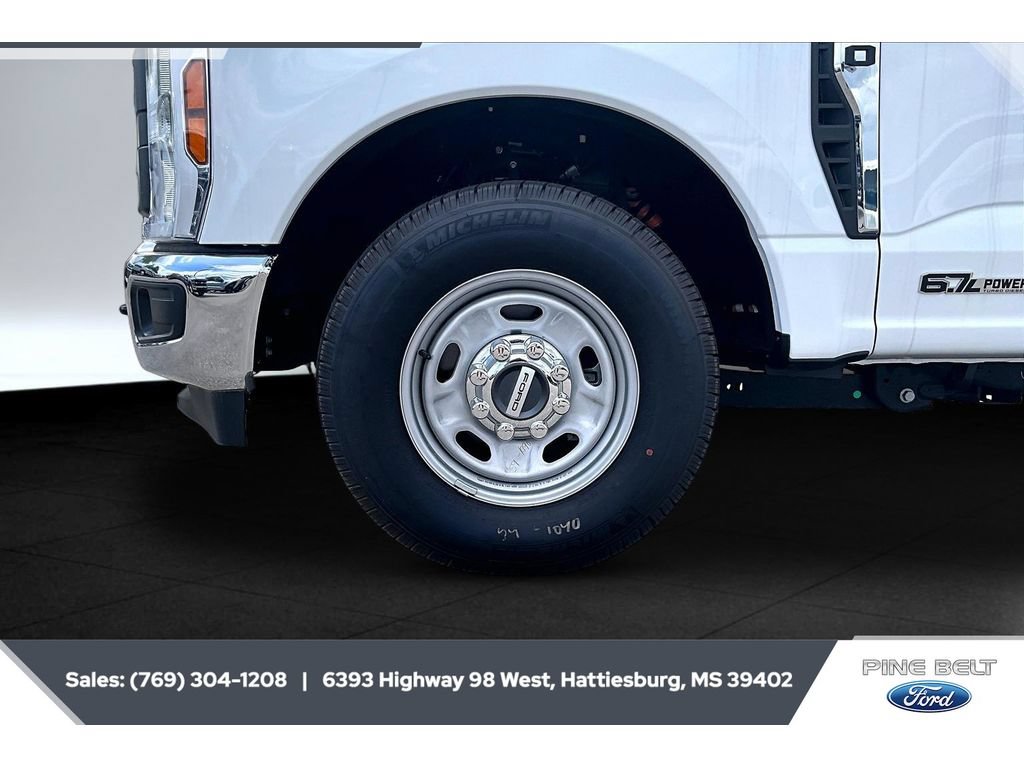 New 2025 Ford F250 XL w/ XL Chrome Package RWD image 7