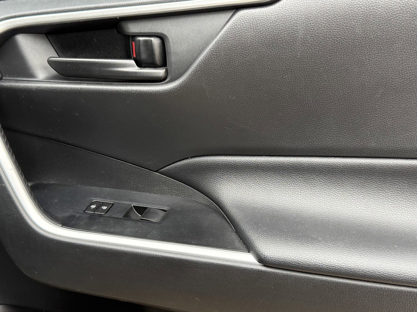 Used 2020 Toyota RAV4 LE w/ All Weather Liner Package image 27