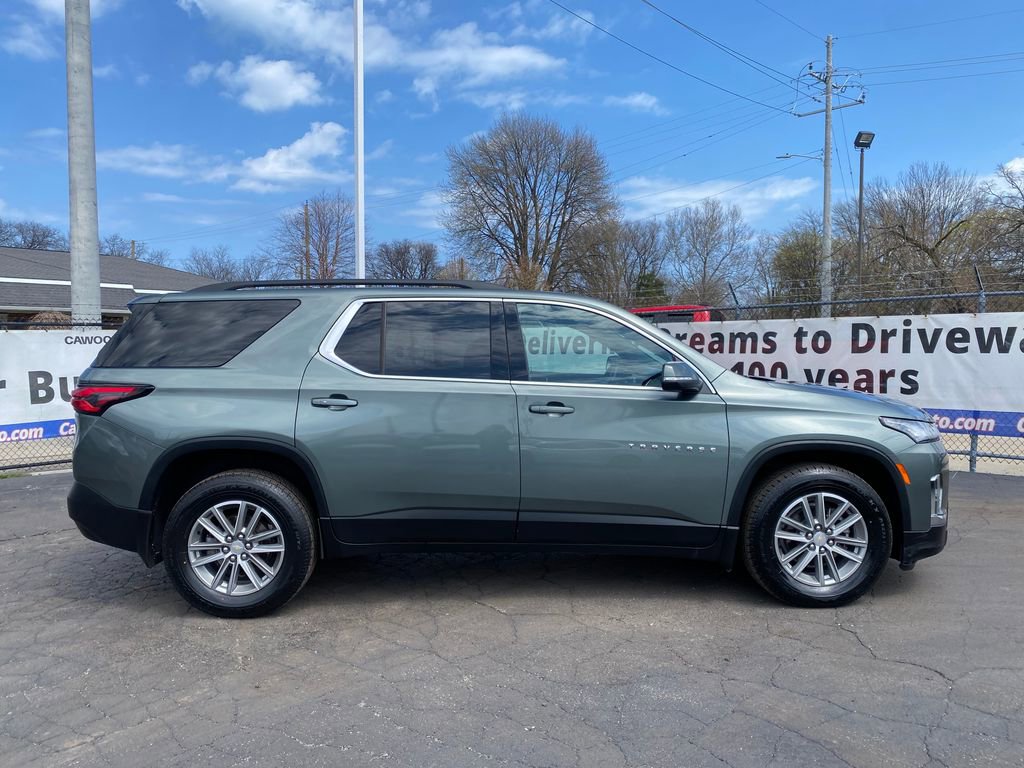 Used 2023 Chevrolet Traverse LT AWD/4WD image 2