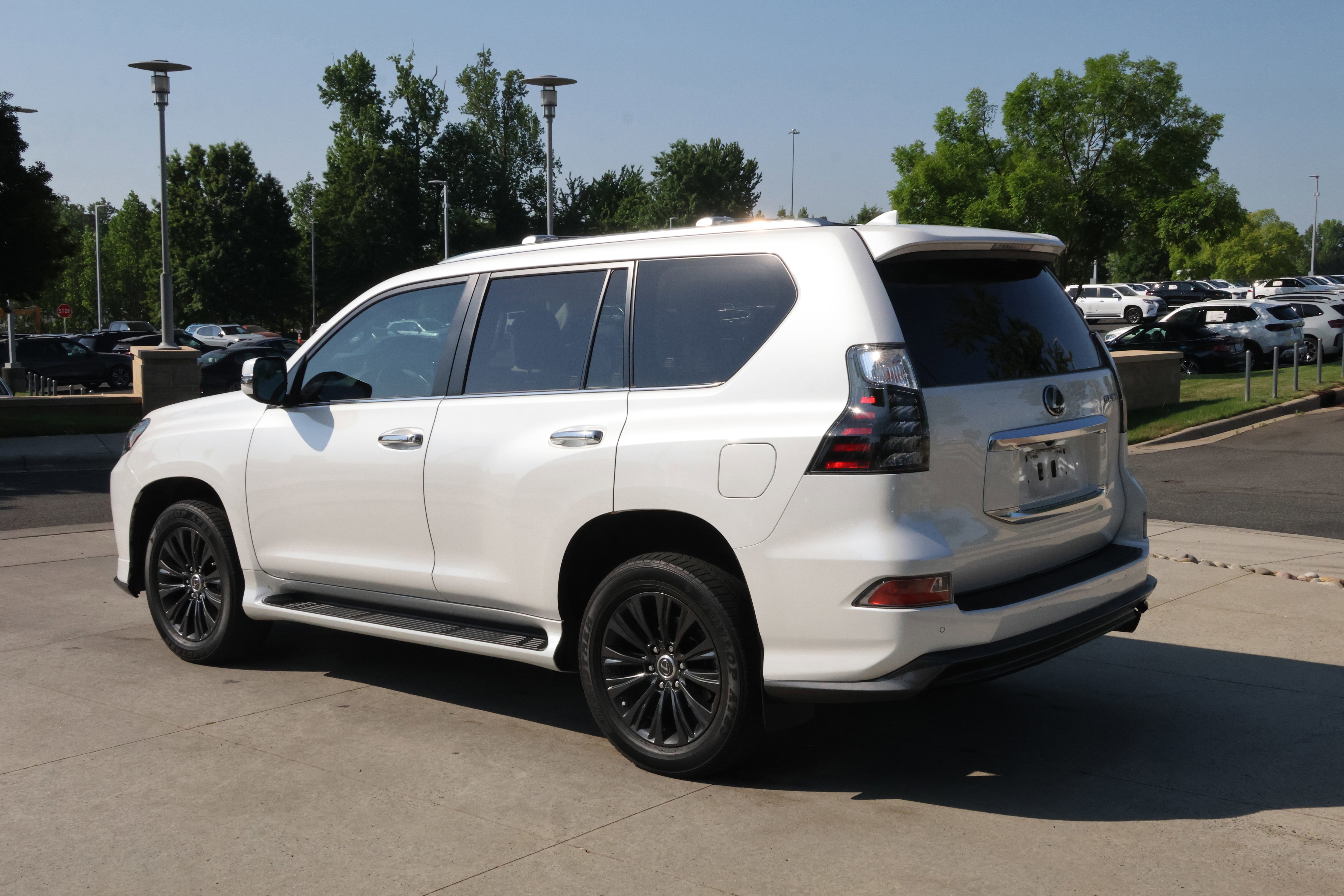 Used 2023 Lexus GX 460 Premium w/ Accessory Package AWD/4WD image 7