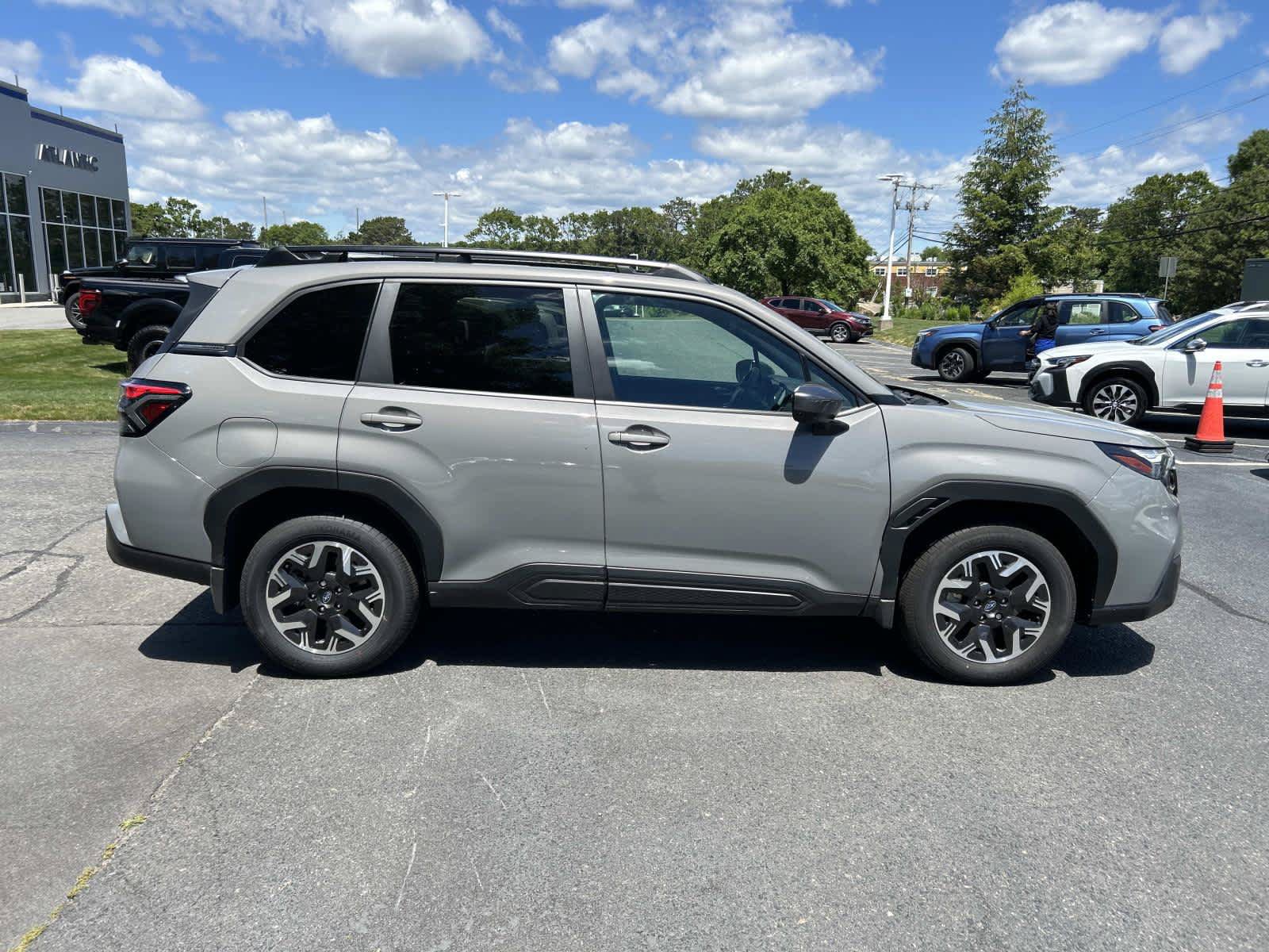 Used 2026 Subaru Forester Premium AWD/4WD image 2