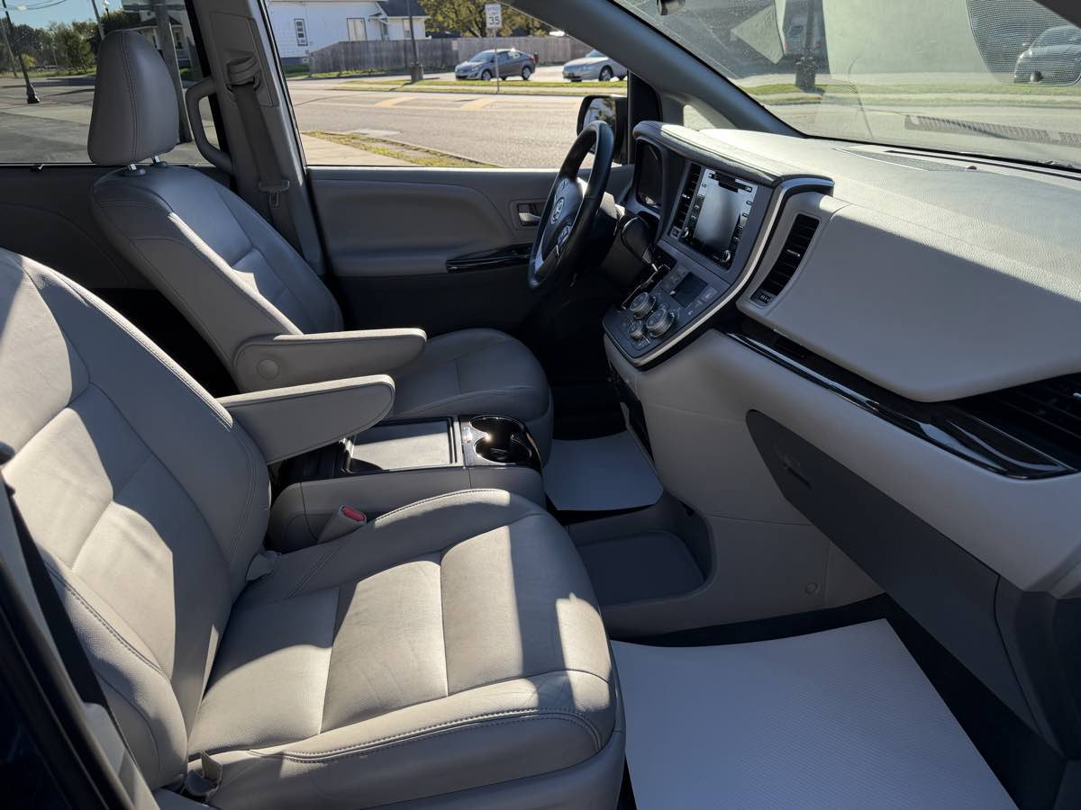 Used 2020 Toyota Sienna XLE Premium AWD/4WD image 21
