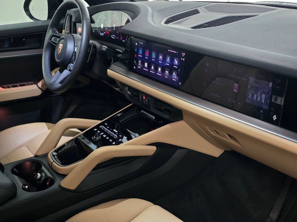 Certified 2026 Porsche Cayenne AWD/4WD image 30