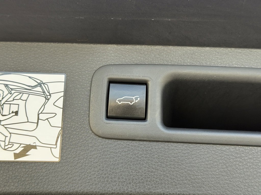 Used 2023 Toyota Highlander Platinum image 17