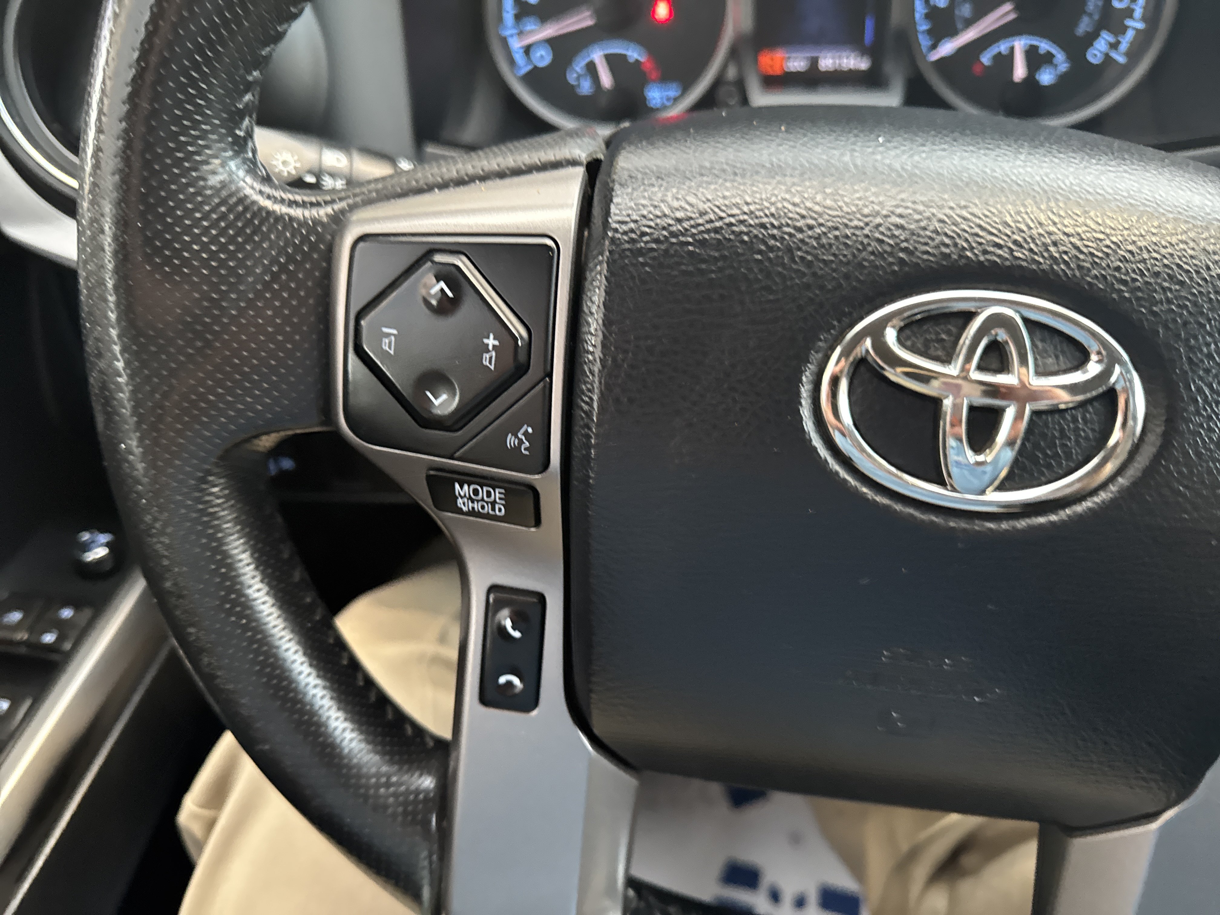 Used 2016 Toyota Tacoma SR5 w/ SR5 Appearance Package (SN) RWD image 32