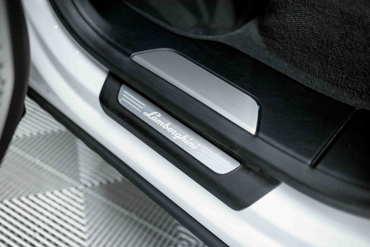 Used 2020 Lamborghini Urus Base image 41