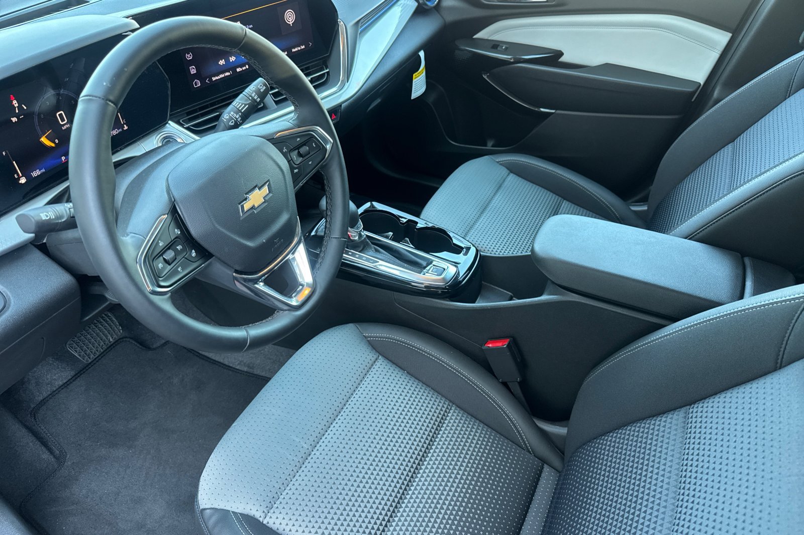 Used 2026 Chevrolet Trax LT w/ Sunroof Package FWD image 11