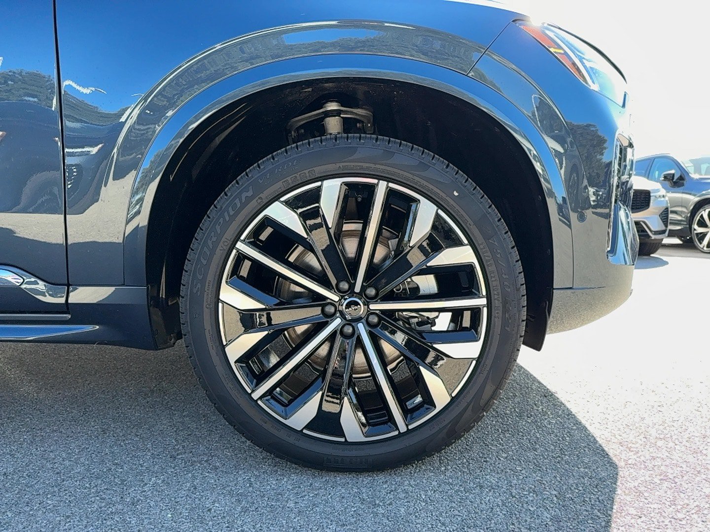 Used 2026 Volvo XC90 B6 Ultra w/ Protection Package AWD/4WD image 9