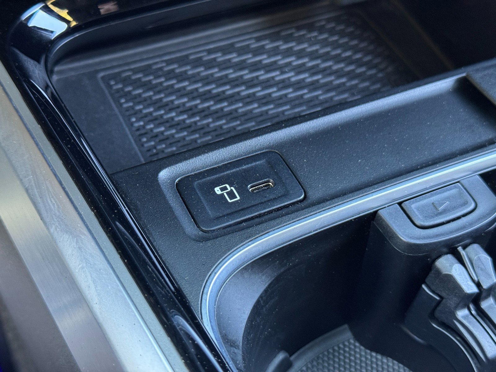 Used 2022 Mercedes-Benz EQB 350 4MATIC w/ Pinnacle Package image 30