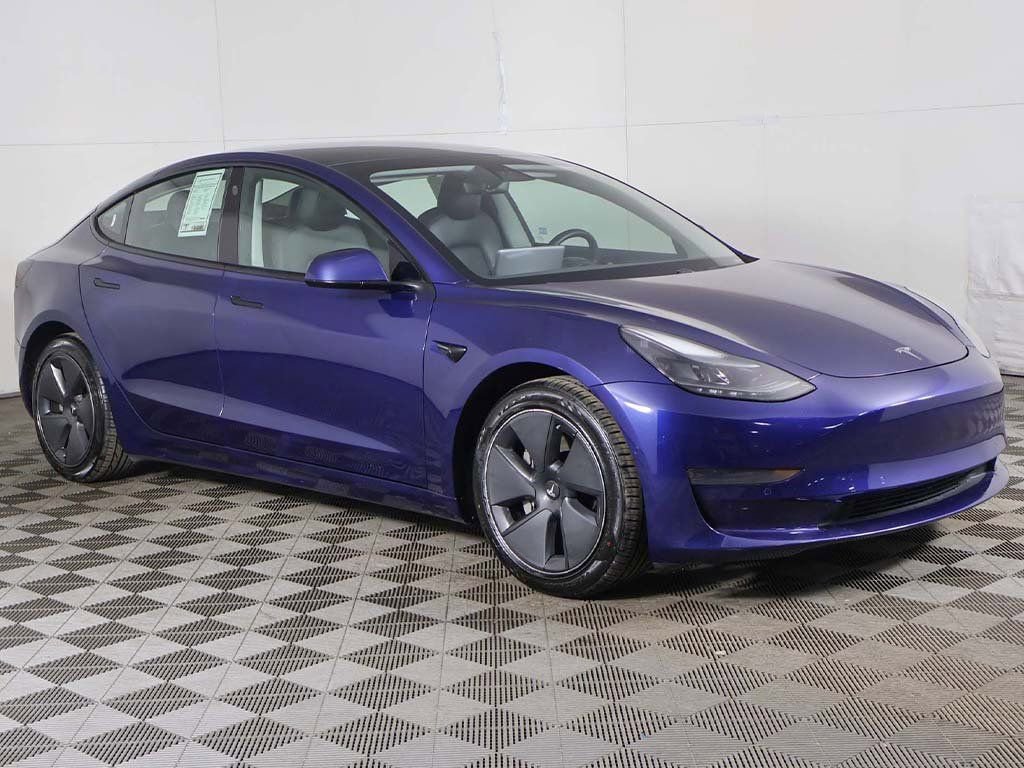 Used 2021 Tesla Model 3 Standard Range Plus image 2
