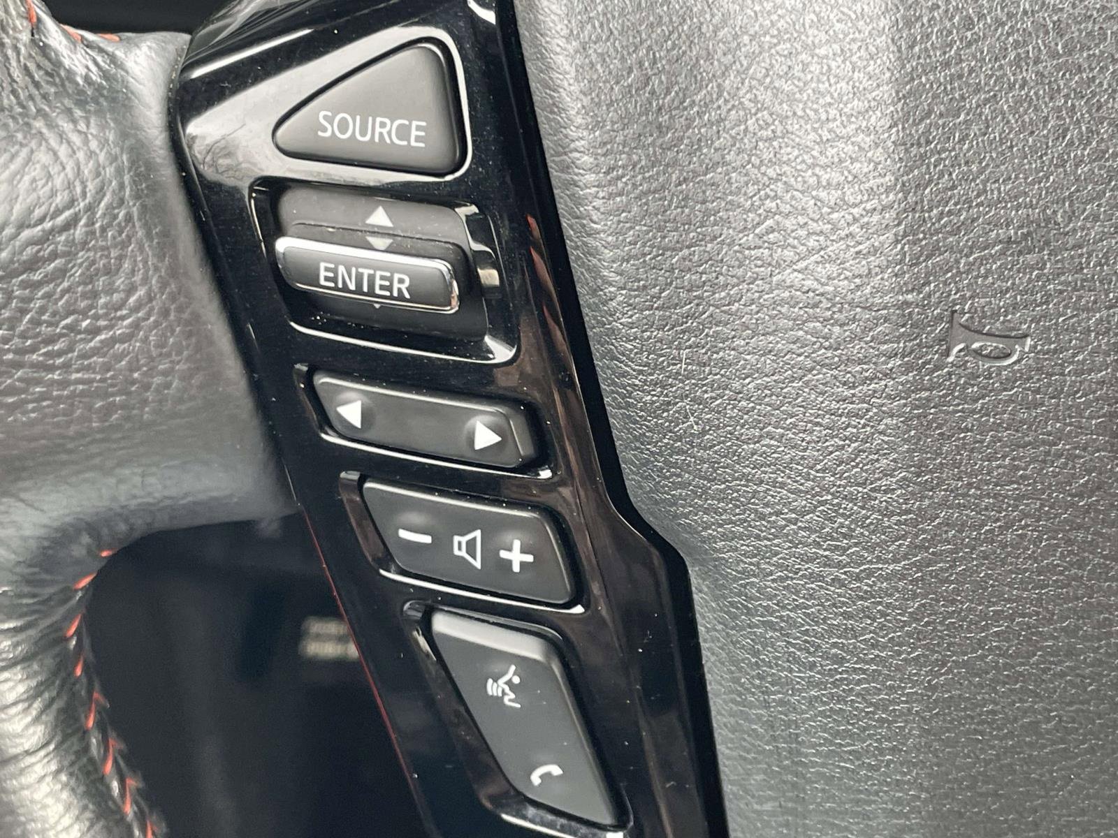 Used 2022 Nissan Frontier PRO-4X image 26