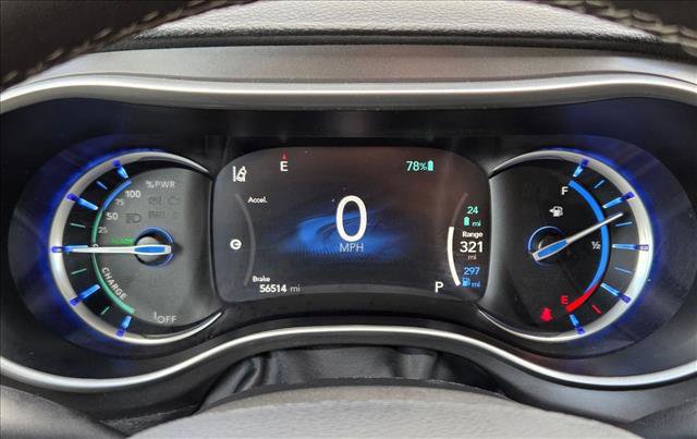 Used 2023 Chrysler Pacifica Touring-L FWD image 11