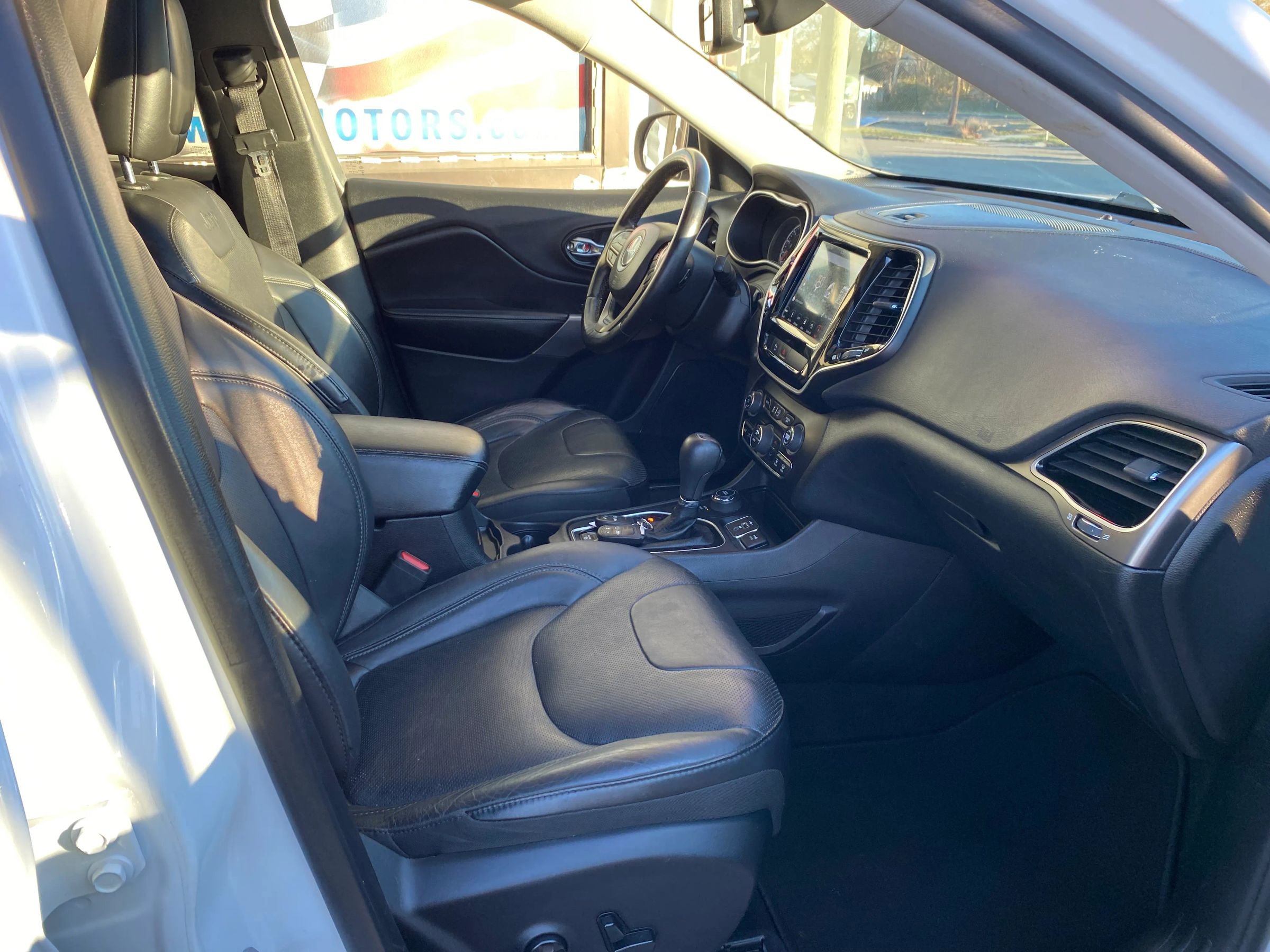 Used 2019 Jeep Cherokee Limited image 13