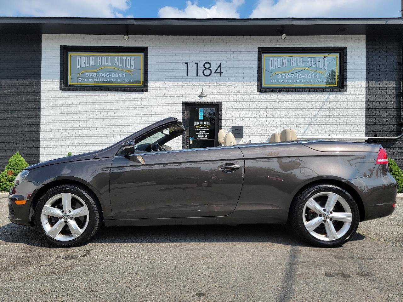Used 2012 Volkswagen Eos Lux FWD image 3