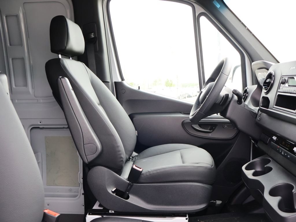 New 2025 Mercedes-Benz Sprinter 2500 image 10