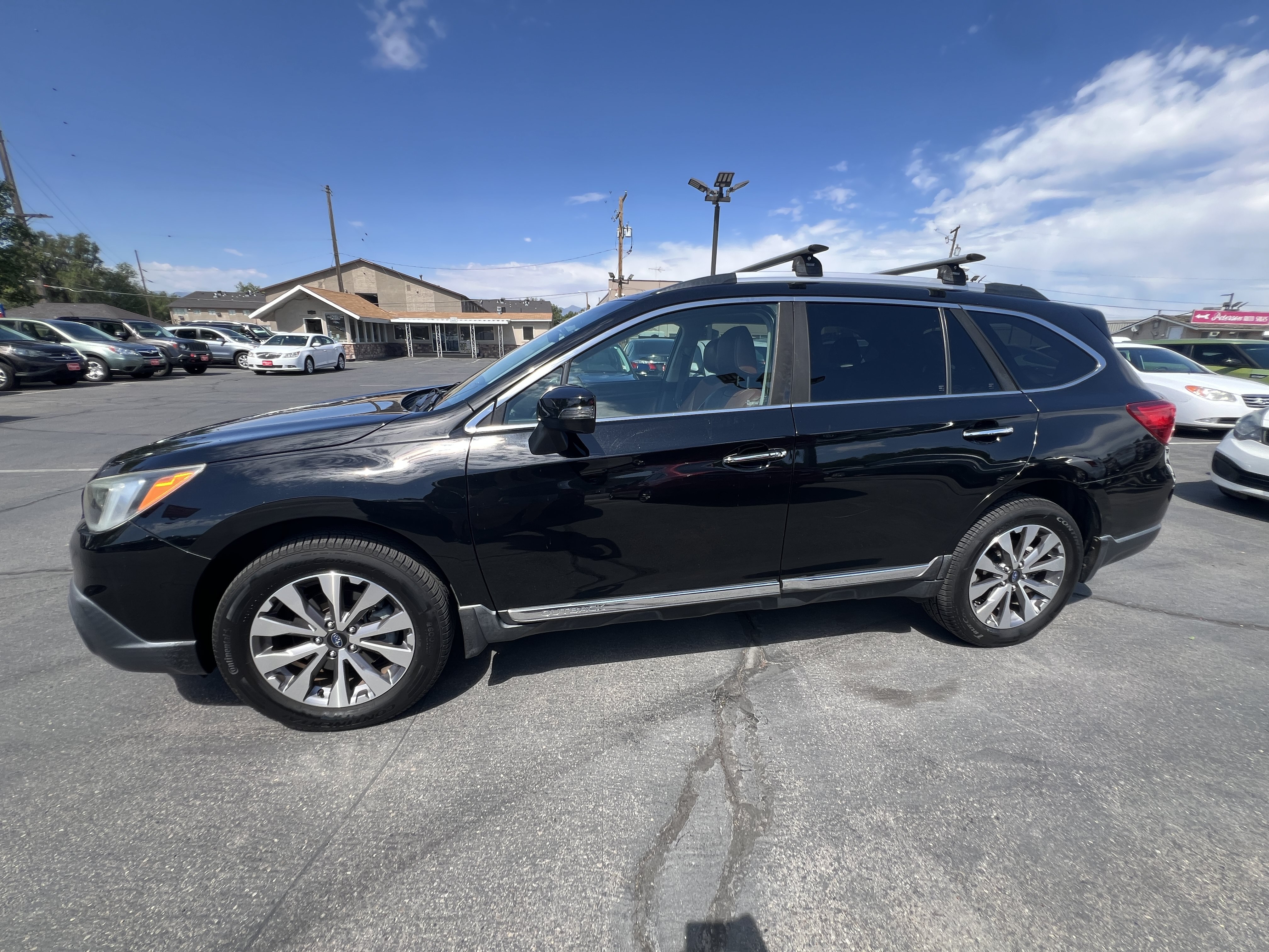 Used 2017 Subaru Outback 3.6R Touring w/ Popular Package #5A AWD/4WD image 4