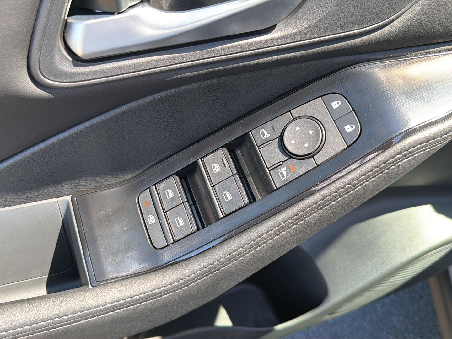 New 2026 Nissan Rogue SV w/ Cold Weather Package FWD image 31