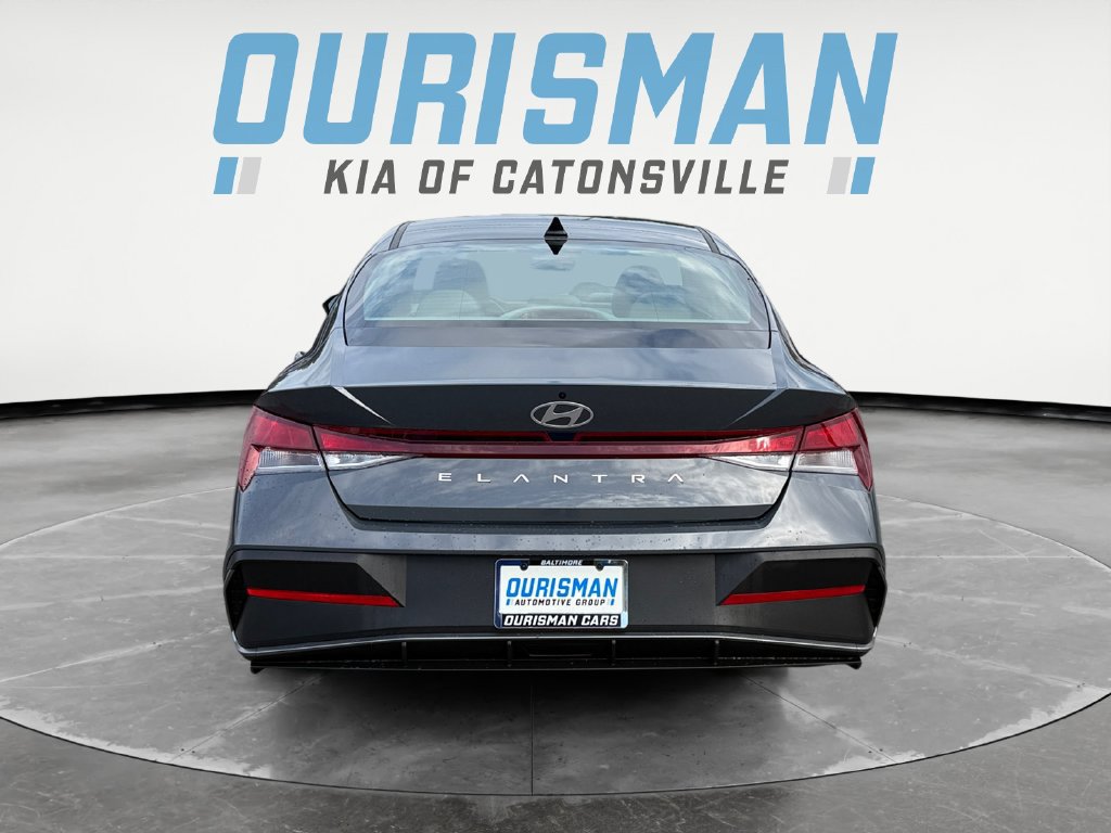 Used 2026 Hyundai Elantra SE FWD image 5