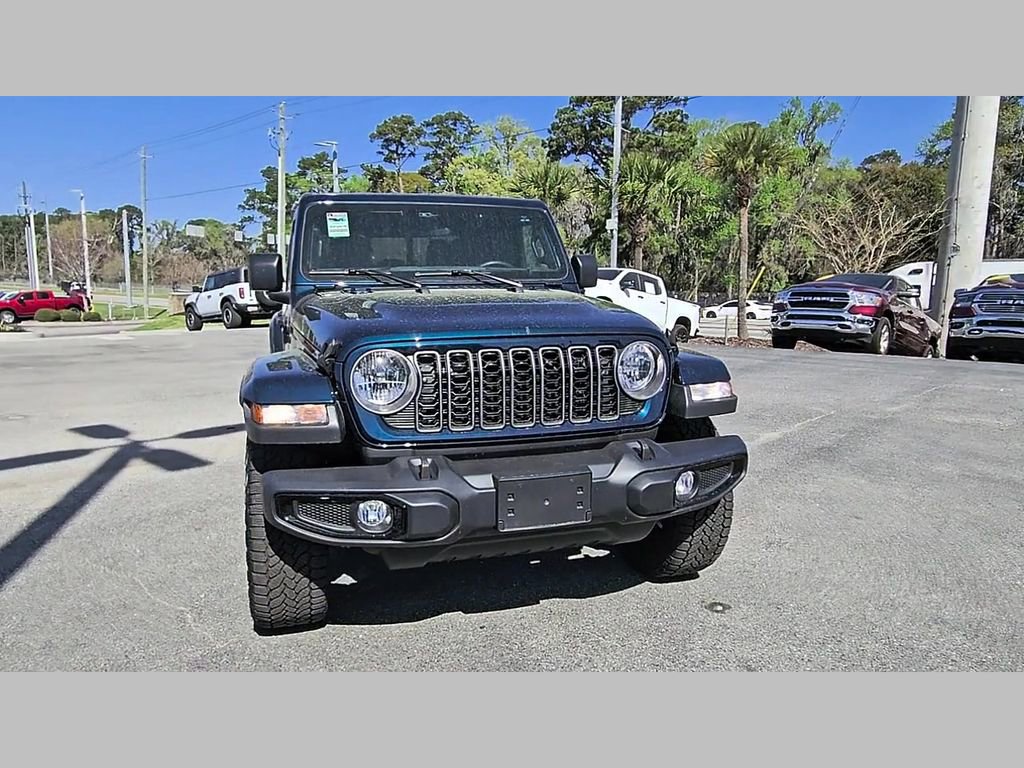 Used 2025 Jeep Gladiator Sport image 40