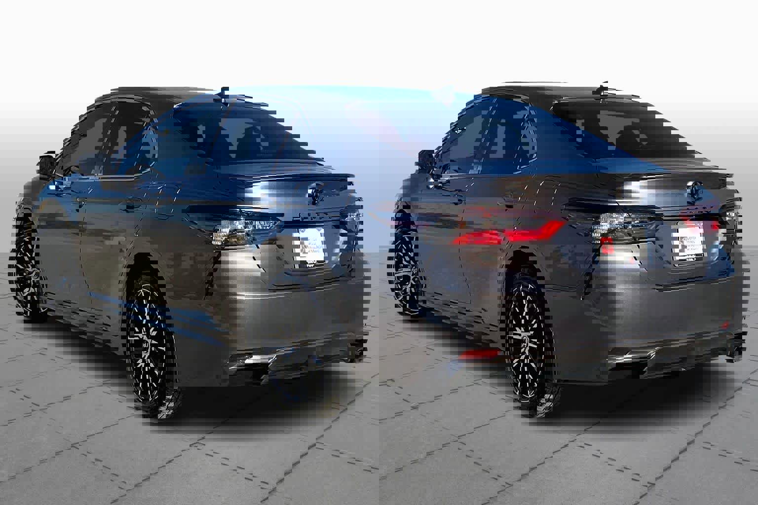 Used 2024 Toyota Camry SE image 11