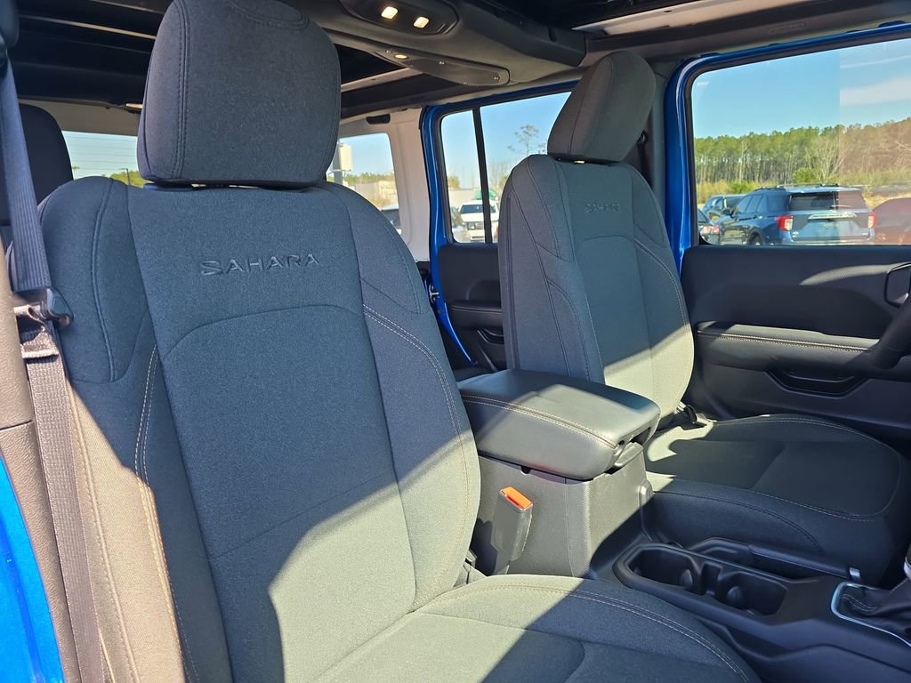 Used 2024 Jeep Wrangler Sahara image 13
