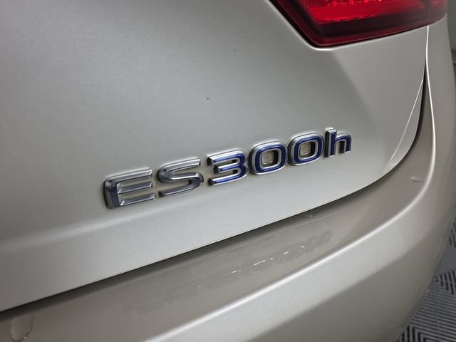 Used 2013 Lexus ES 300h w/ Luxury Pkg FWD image 11