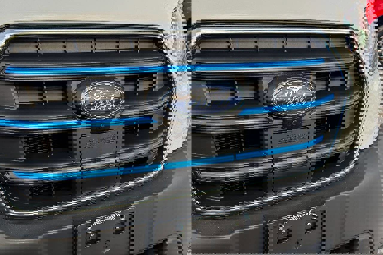 Used 2023 Ford E-Transit Low Roof image 9