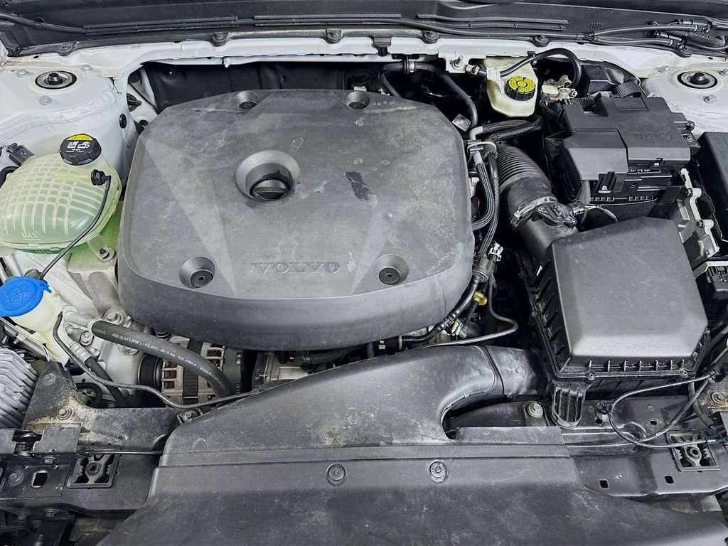 Used 2020 Volvo XC40 T5 Momentum image 30