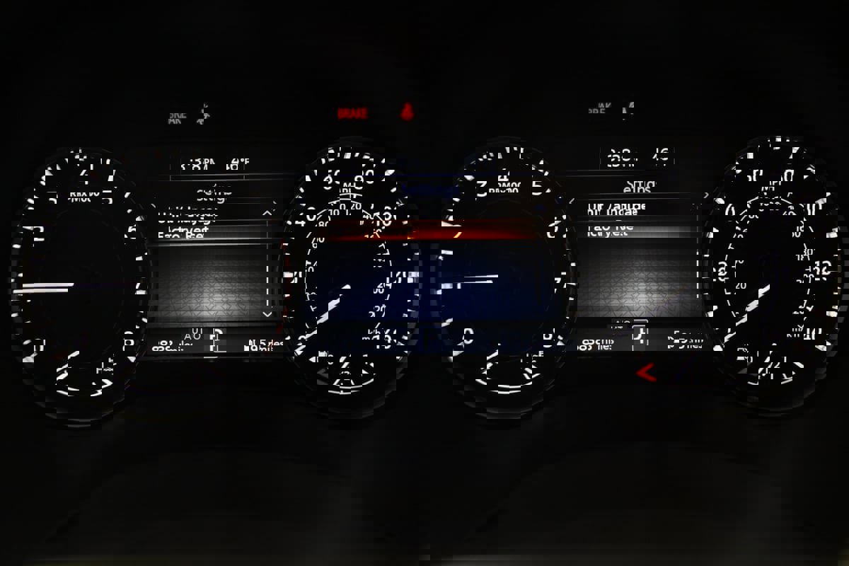 Used 2024 Nissan Armada SL w/ Captain's Chairs Package image 18