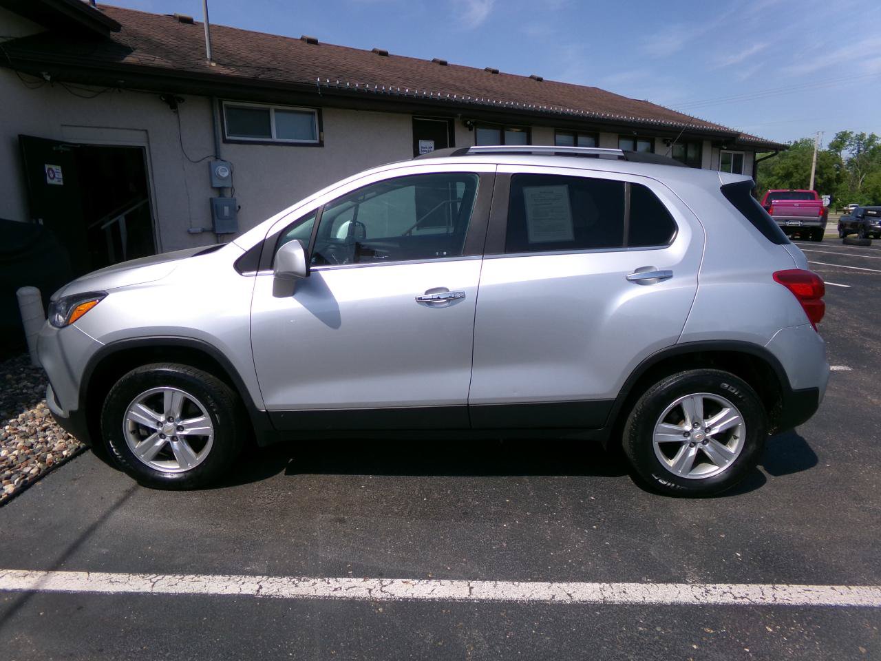 Used 2019 Chevrolet Trax LT w/ LT Convenience Package AWD/4WD image 7