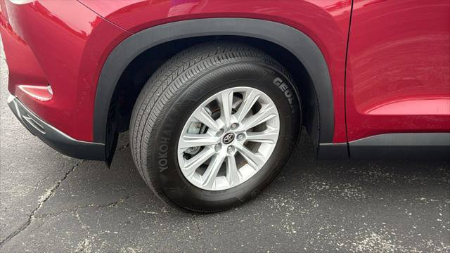 Certified 2024 Toyota Grand Highlander AWD image 12