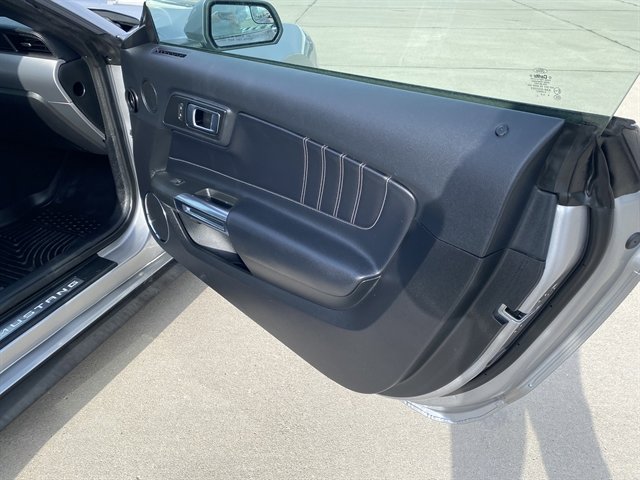 Used 2020 Ford Mustang Premium image 6