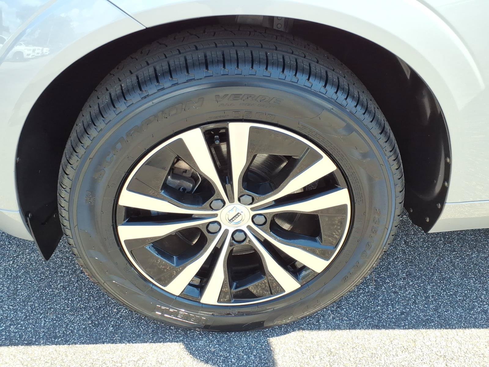 Certified 2023 Volvo XC60 B5 Core w/ Climate Package AWD/4WD image 12