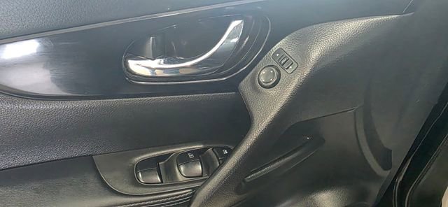 Used 2019 Nissan Rogue Sport SV w/ Technology Package image 12